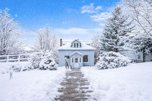 79 Poyntz St, Penetanguishene, ON, L9M1N9 | Card Image