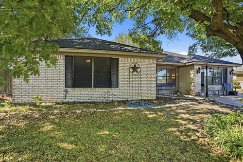 4041 Country Meadows Cir, Granbury, TX, 76049-8001 | Card Image