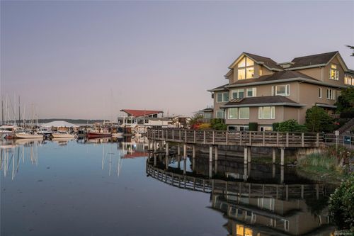 4-9885 2nd St, Sidney, BC, V8L3C7 | Card Image