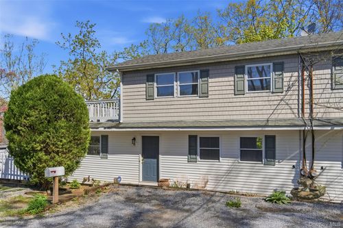 41 Potter Ln, Halesite, NY, 11743-2142 | Card Image