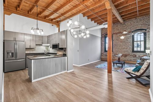 611-400 N 1st St, Minneapolis, MN, 55401-1396 | Card Image