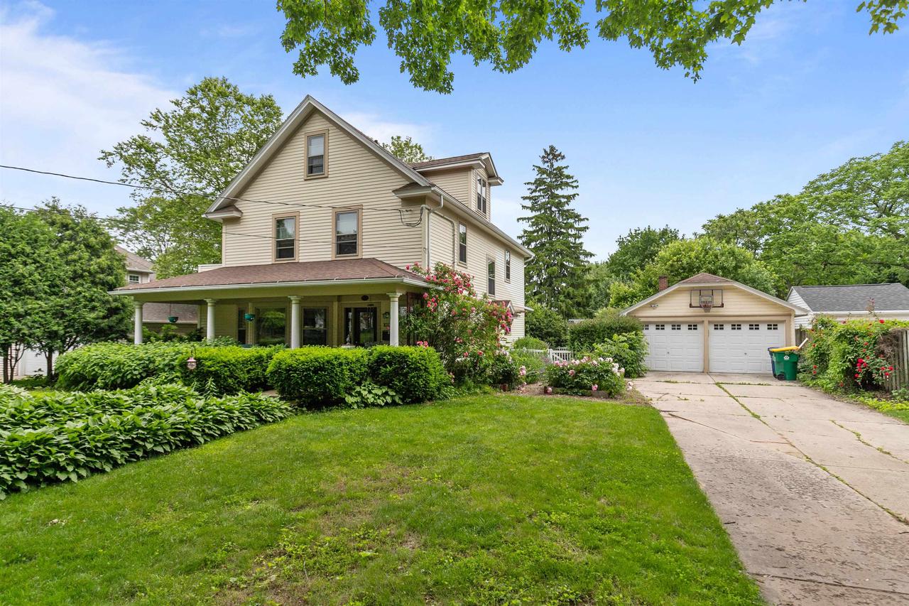 Clay St, Green Bay, WI 54301