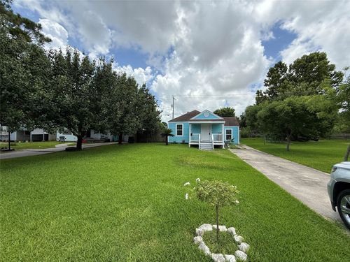 501 19th Ave N, Texas City, TX, 77590-6130 | Card Image