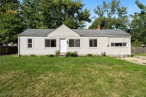 7407 Hawk Ave, Mentor, OH, 44060-3914 | Card Image