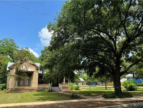 1303 Pecan St, Bastrop, TX, 78602-3020 | Card Image