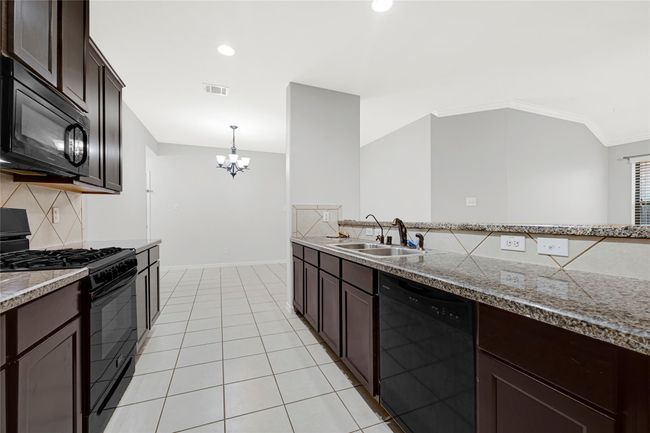 9002 Saint Laurent Ln, House other with 3 bedrooms, 2 bathrooms and 2 parking in Houston TX | Image 13