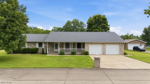 62 Meadowlark Ln, Mineral Wells, WV, 26150-3128 | Card Image