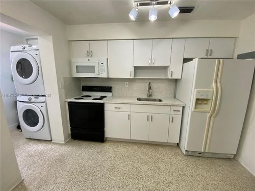 2608-2608 W 8th Ave, Hialeah, FL, 33010-1202 | Card Image