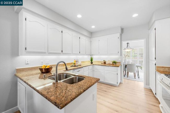 1359 Shell Ln, Townhouse with 3 bedrooms, 3 bathrooms and 2 parking in Clayton CA | Image 12