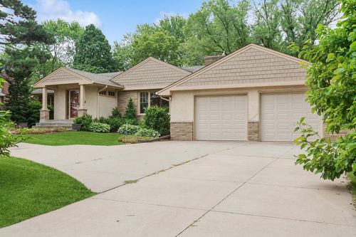 2280 Highway 36 W, Roseville, MN, 55113-3817 | Card Image