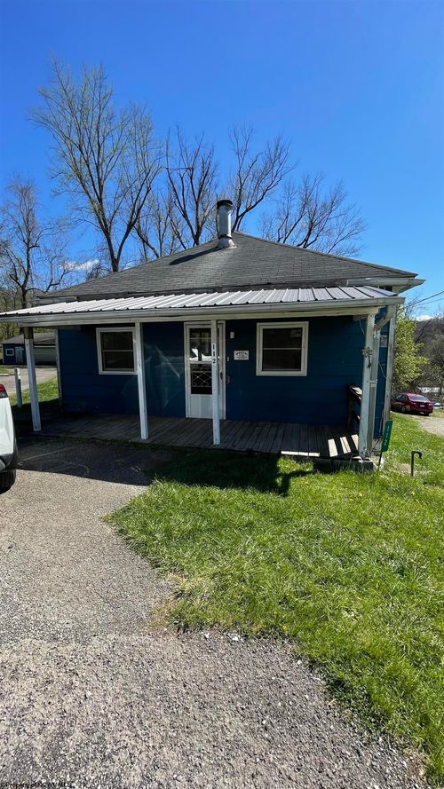 112 Thorn Stop Cir, Clarksburg, WV, 26301-7179 | Card Image