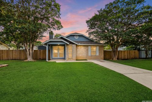 110 Lehmann St, Boerne, TX, 78006-2957 | Card Image