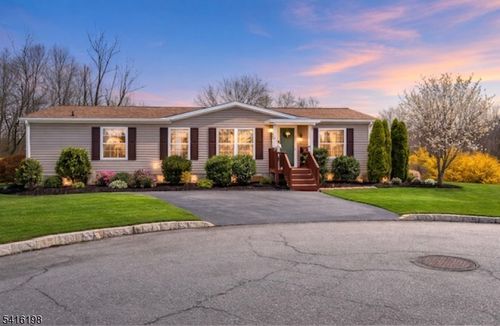 102 New St, Oxford, NJ, 07863-3607 | Card Image
