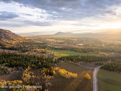 6255 W Us Highway 22, Wilson, WY, 83014-5278 | Card Image