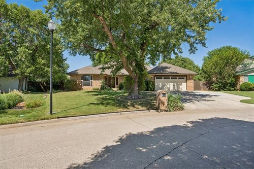 6812 Newman Drive, Oklahoma City, OK, 73162 | Card Image