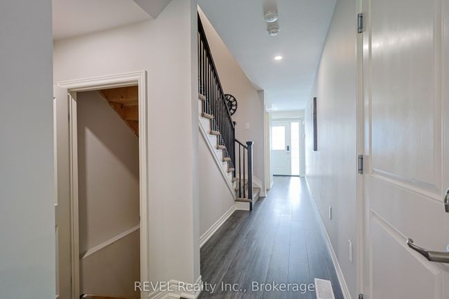 196 Heron St, House attached with 3 bedrooms, 3 bathrooms and 2 parking in Welland ON | Image 9