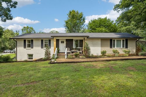 9062 E 40 Rd, Bon Aqua, TN, 37025-1514 | Card Image
