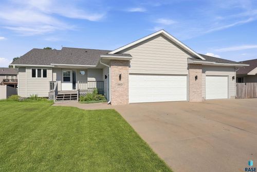 1613 S Purdue Ave Avenue, Sioux Falls, SD, 57106-5411 | Card Image