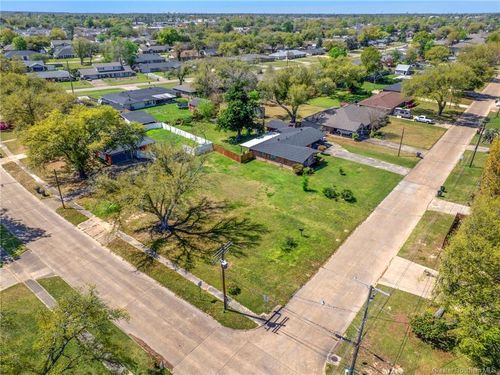 701 Contour Dr, Lake Charles, LA, 70605-5511 | Card Image