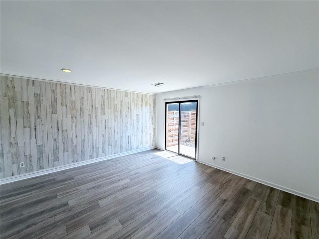 Residential Lease in Oakwood 5