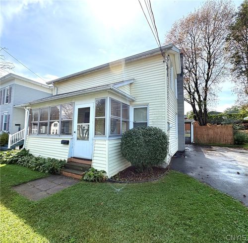 152 Van Anden St, Auburn, NY, 13021-2336 | Card Image