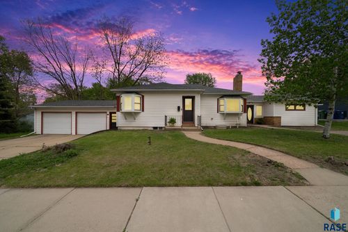 2312 S Phillips Ave, Sioux Falls, SD, 57105-3840 | Card Image