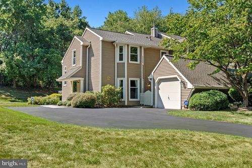 1569 Applewood Cir, YARDLEY, PA, 19067-5748 | Card Image
