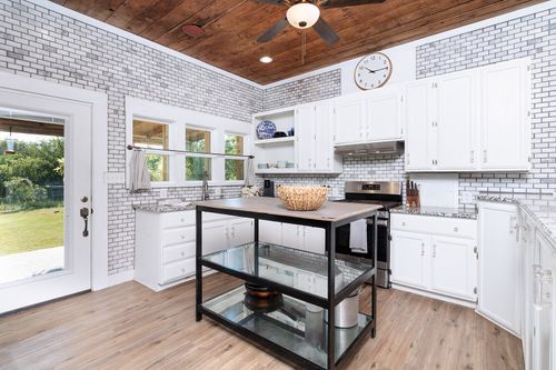 402 N Liveoak St, Richland Springs, TX, 76871-2058 | Card Image