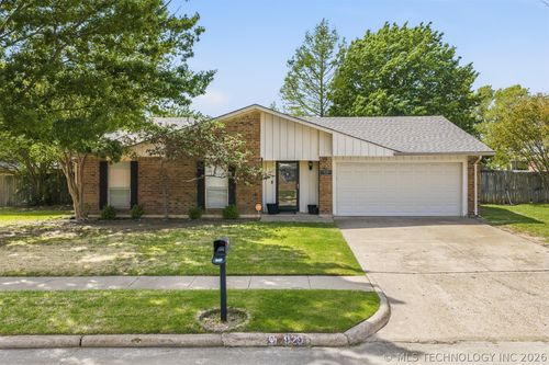 929 Cheyenne St, Ardmore, OK, 73401-2211 | Card Image