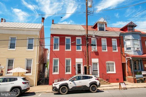 243 State St, HAMBURG, PA, 19526-1822 | Card Image