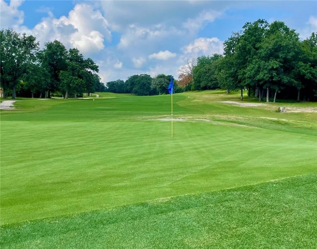 Area Amenities: 18th Green of HTL Golf Course | Image 24