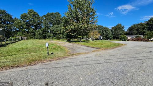 104 Williamsburg Trl, Byron, GA, 31008-7180 | Card Image