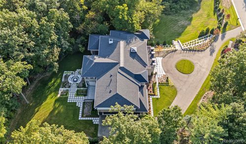 559 Barrington Park Dr, Bloomfield Hills, MI, 48304 | Card Image