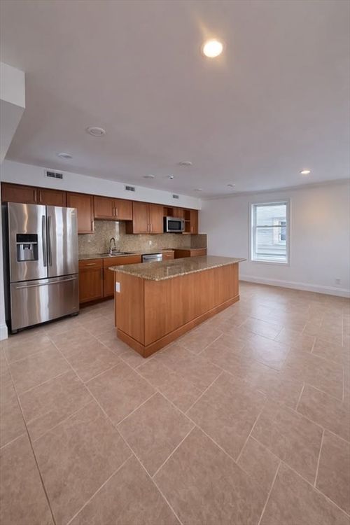 2-373 Crescent Ave, Chelsea, MA, 02150-3110 | Card Image