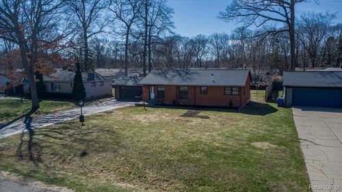 1407 Bielby St, Waterford, MI, 48328-1309 | Card Image