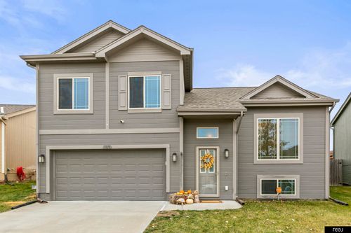 9110 Potter St, Omaha, NE, 68122-1851 | Card Image