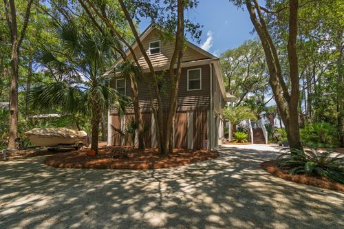 8840 Marsh Aire Ln, Edisto Island, SC, 29438-6835 | Card Image
