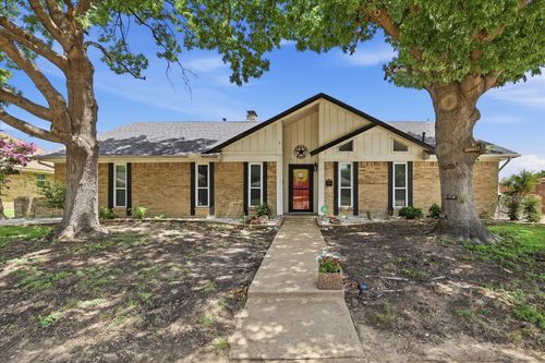 1000 Oxfordshire Dr, Carrollton, TX, 75007-4817 | Card Image