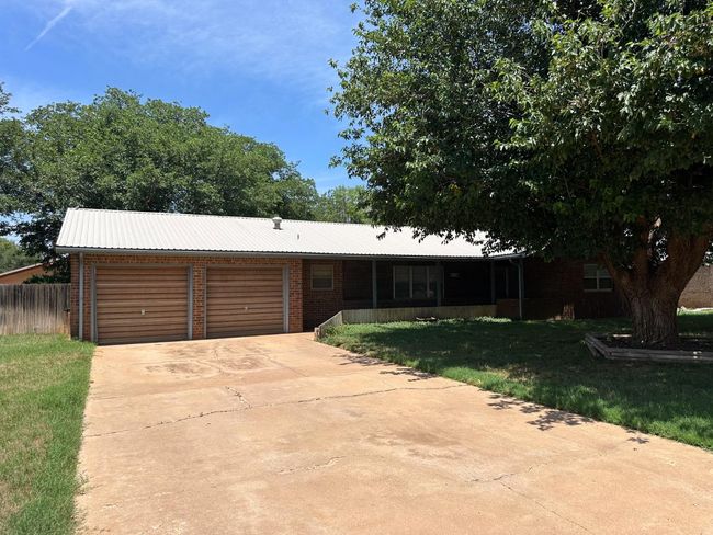 1807 E Reppto St, House other with 3 bedrooms, 2 bathrooms and null parking in Brownfield TX | Image 37