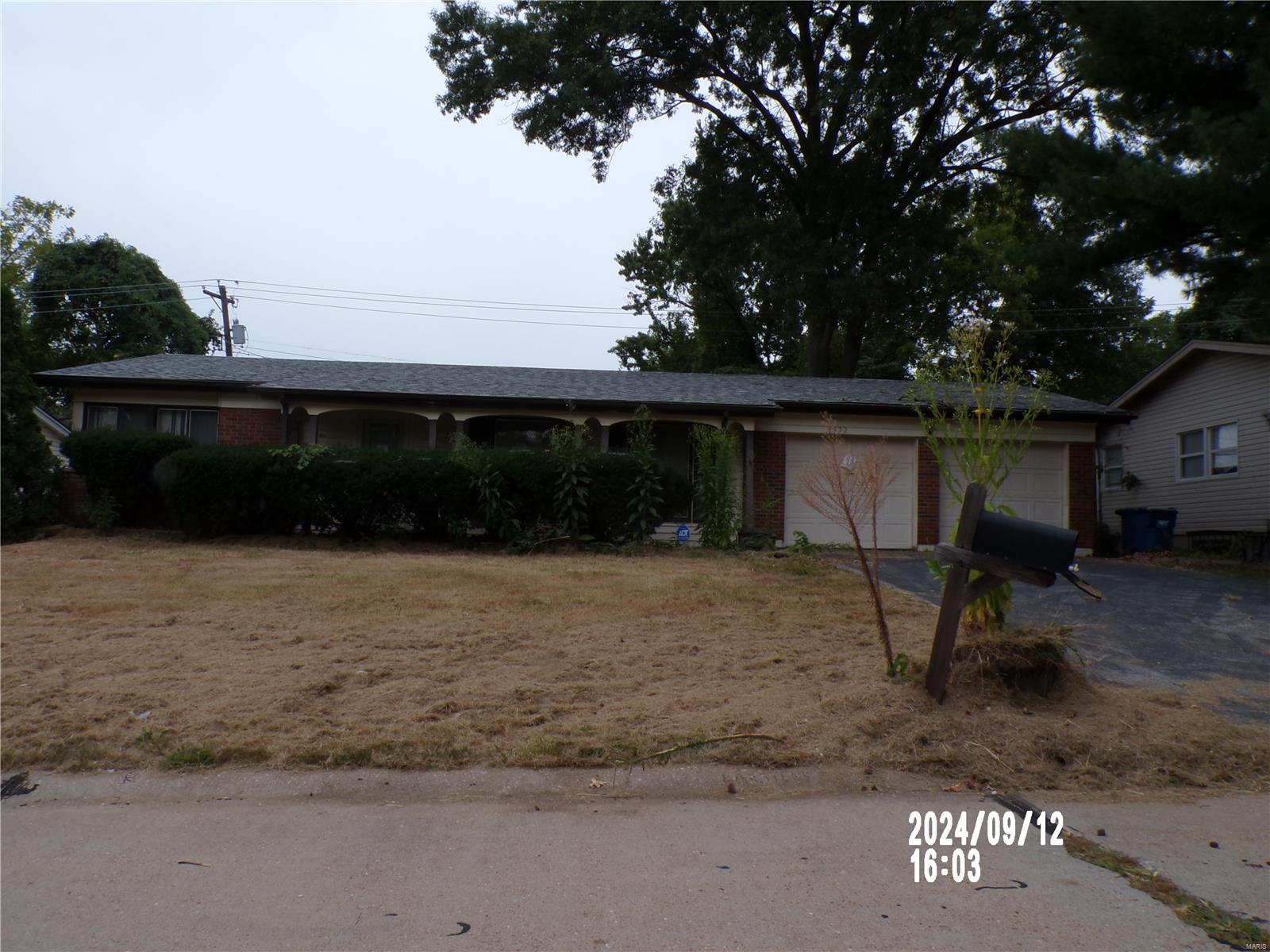 Surf Side Dr, Saint Louis, MO 63138