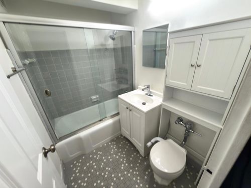 apt-512-708 W Bittersweet Pl, CHICAGO, IL, 60613-2393 | Card Image