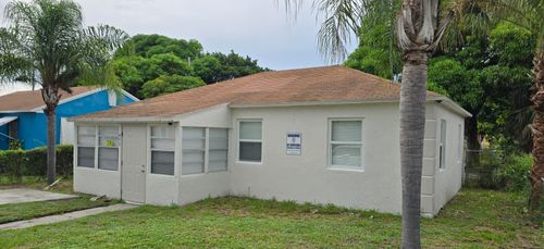 632 W 2nd St, Riviera Beach, FL, 33404-7618 | Card Image