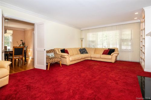 18 Lomond Pl, New Rochelle, NY, 10804-3608 | Card Image