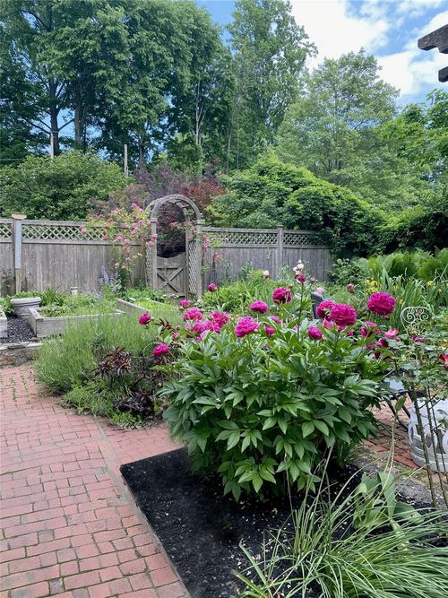 147 Cherry St, Katonah, NY, 10536-1420 | Card Image