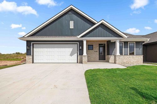 393 Farmhouse Lane, Combined Locks, WI, 54113 | Card Image