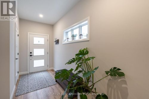 19-17 Nicholson Street, Lucan Biddulph (Lucan), ON, N0M1A0 | Card Image