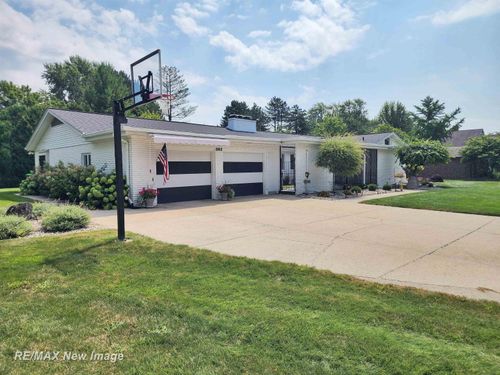 382 Canterbury Dr, Saginaw, MI, 48638-5811 | Card Image