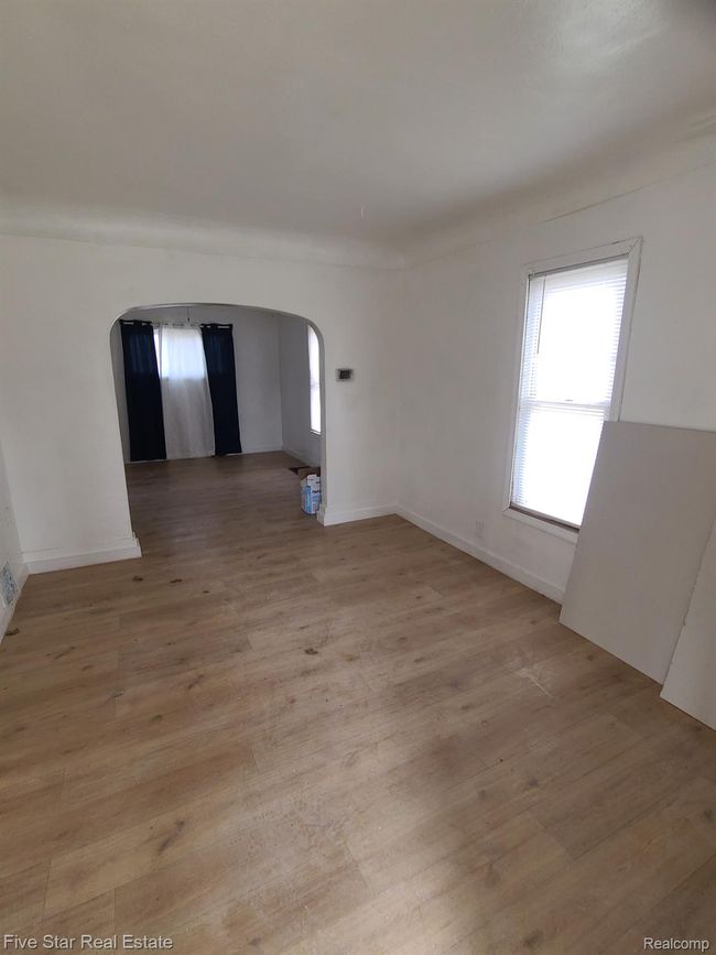2002 Ferris Ave, House other with 4 bedrooms, 1 bathrooms and null parking in Flint MI | Image 6