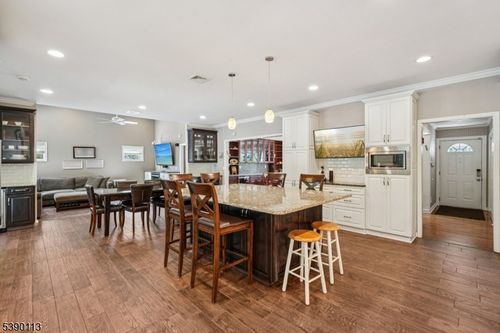 7 Rosedale Ter, Livingston, NJ, 07039-3203 | Card Image