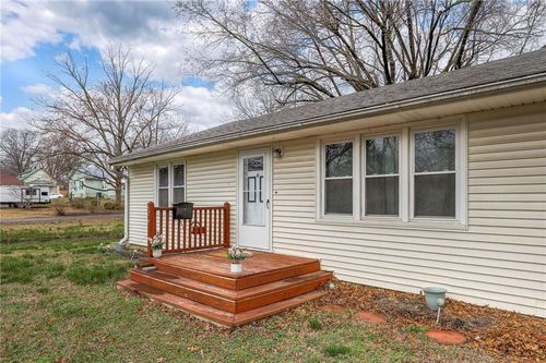 406 E Washington St, Windsor, MO, 65360-1846 | Card Image